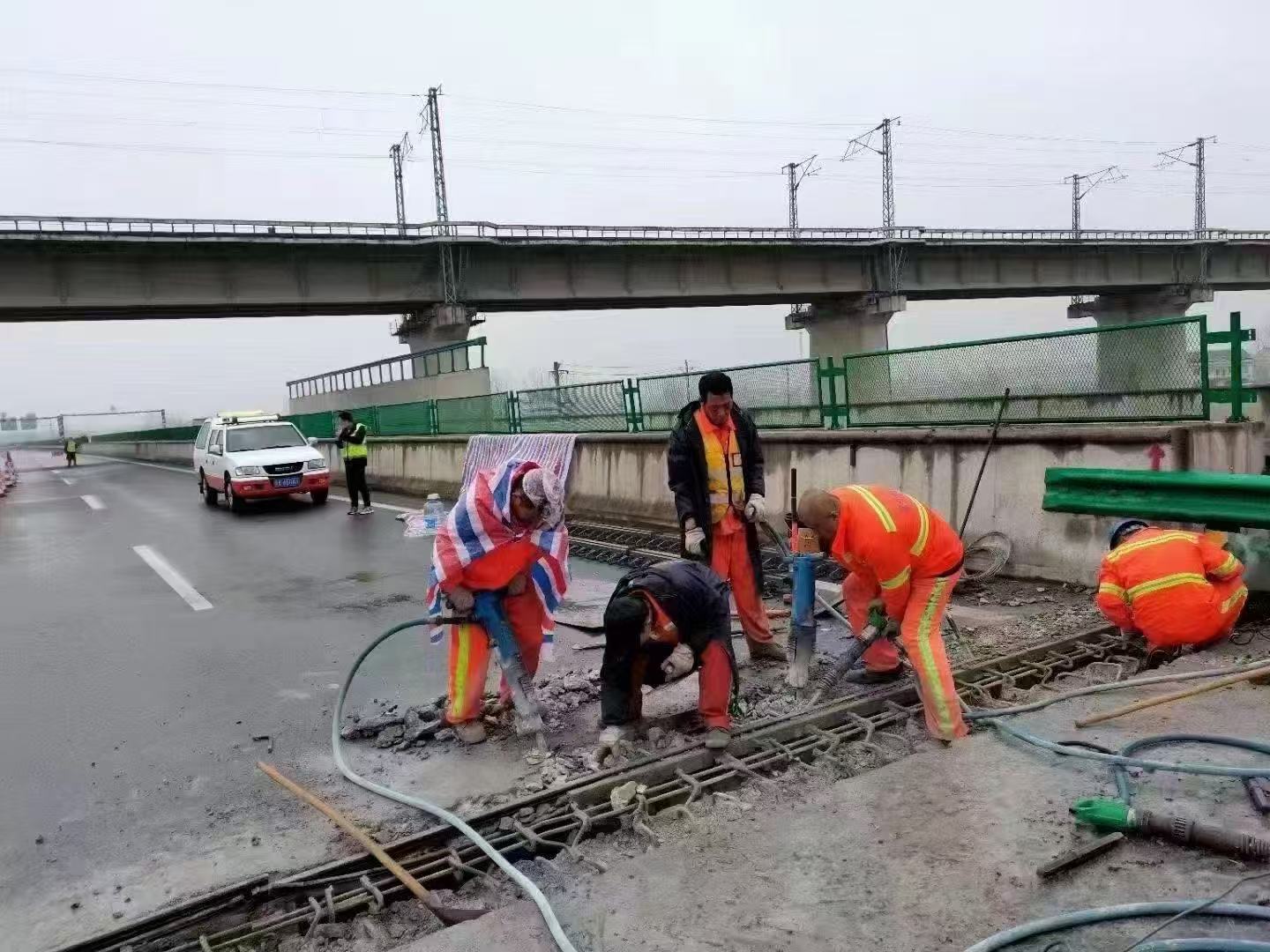 衡东桥梁伸缩缝抢修料